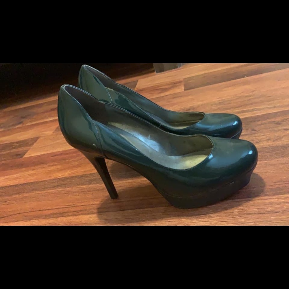 Guess Dark Green Pumps 8.5